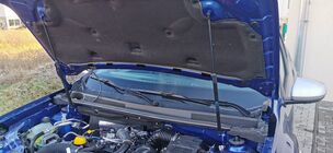 Otevřená kapota Dacie Duster