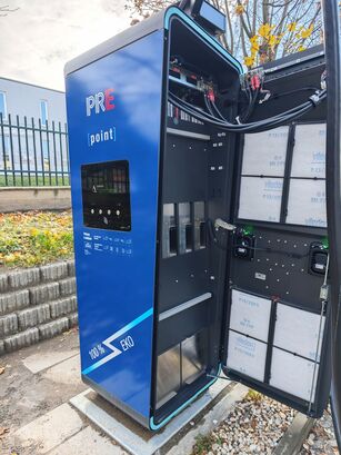 Otevřená přední část 300kW stanice Alpitronic Hypercharger