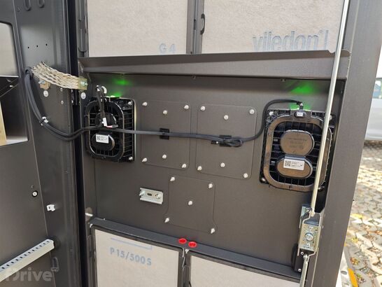 Otevřená přední část 300kW stanice Alpitronic Hypercharger