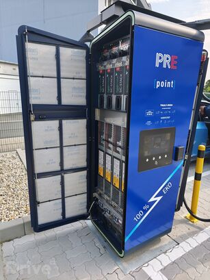 Otevřená zadní část nové 400kW stanice Alpitronic Hypercharger