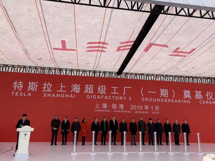 Otevření Tesla továrny v Číně