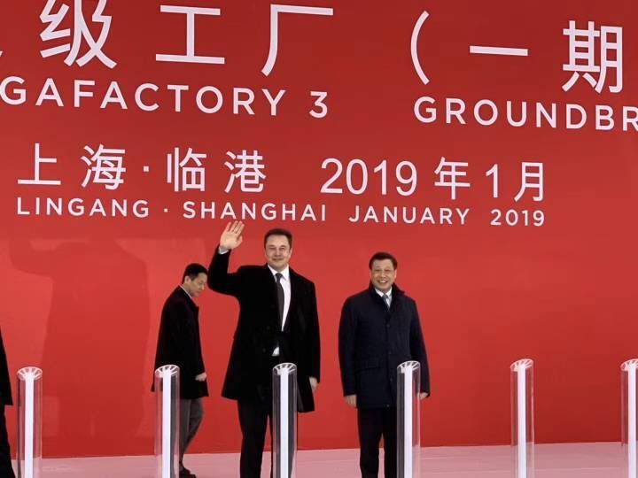 Otevření Tesla továrny v Číně