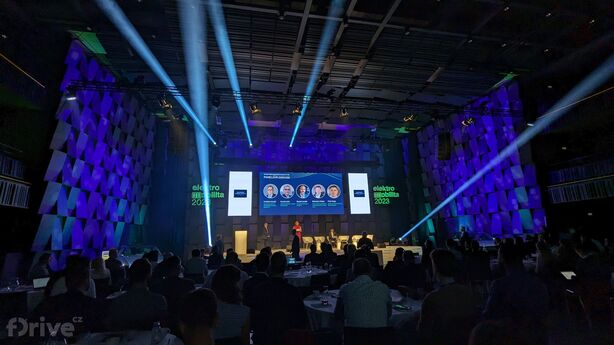 Panelová diskuse zástupců automobilek a importérů