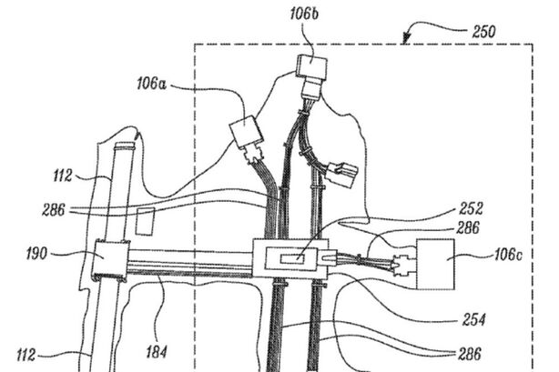 Patentový nákres nové architektury elektroinstalace Tesly