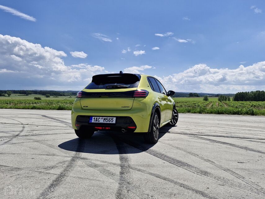 Peugeot 208 GT Hybrid 136