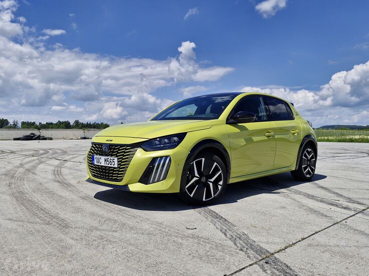 Peugeot 208 GT Hybrid 136