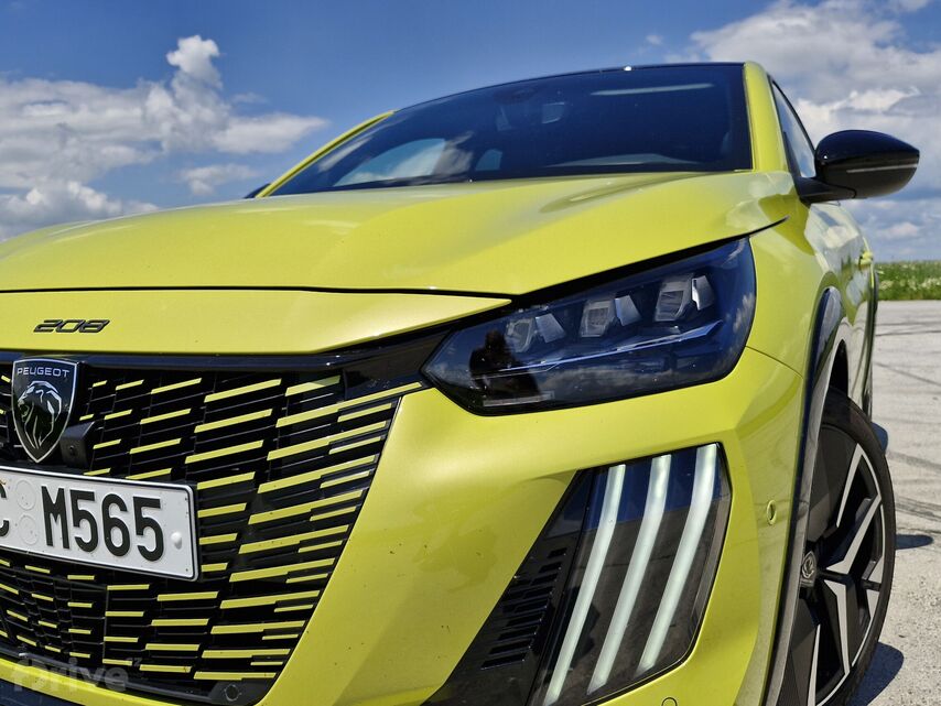 Peugeot 208 GT Hybrid 136