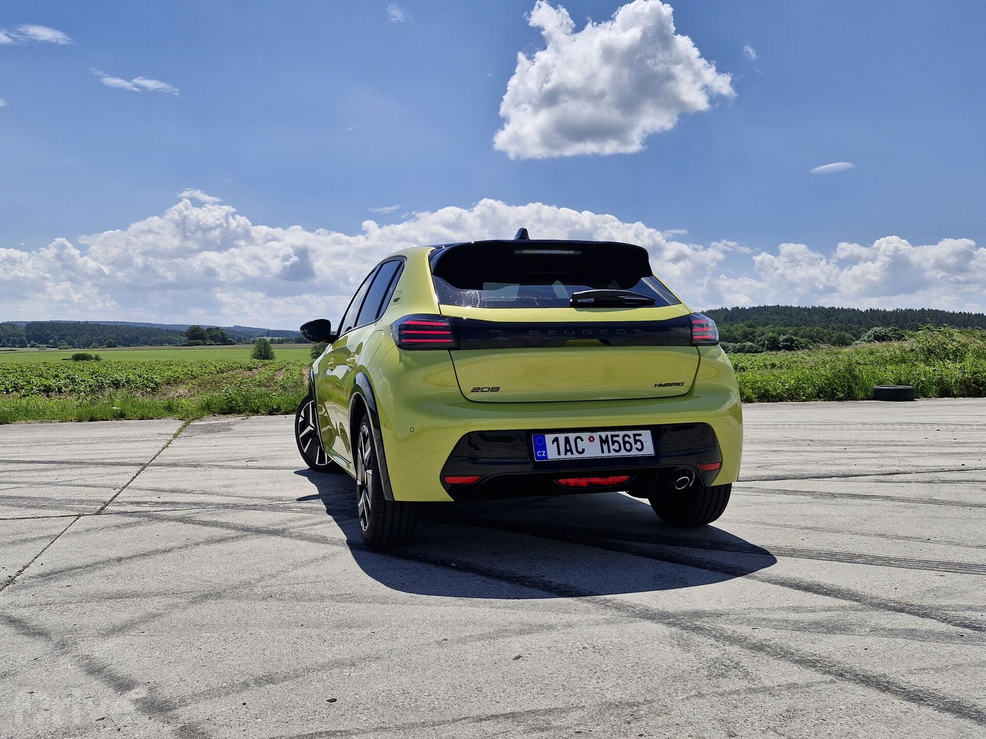 Peugeot 208 GT Hybrid 136