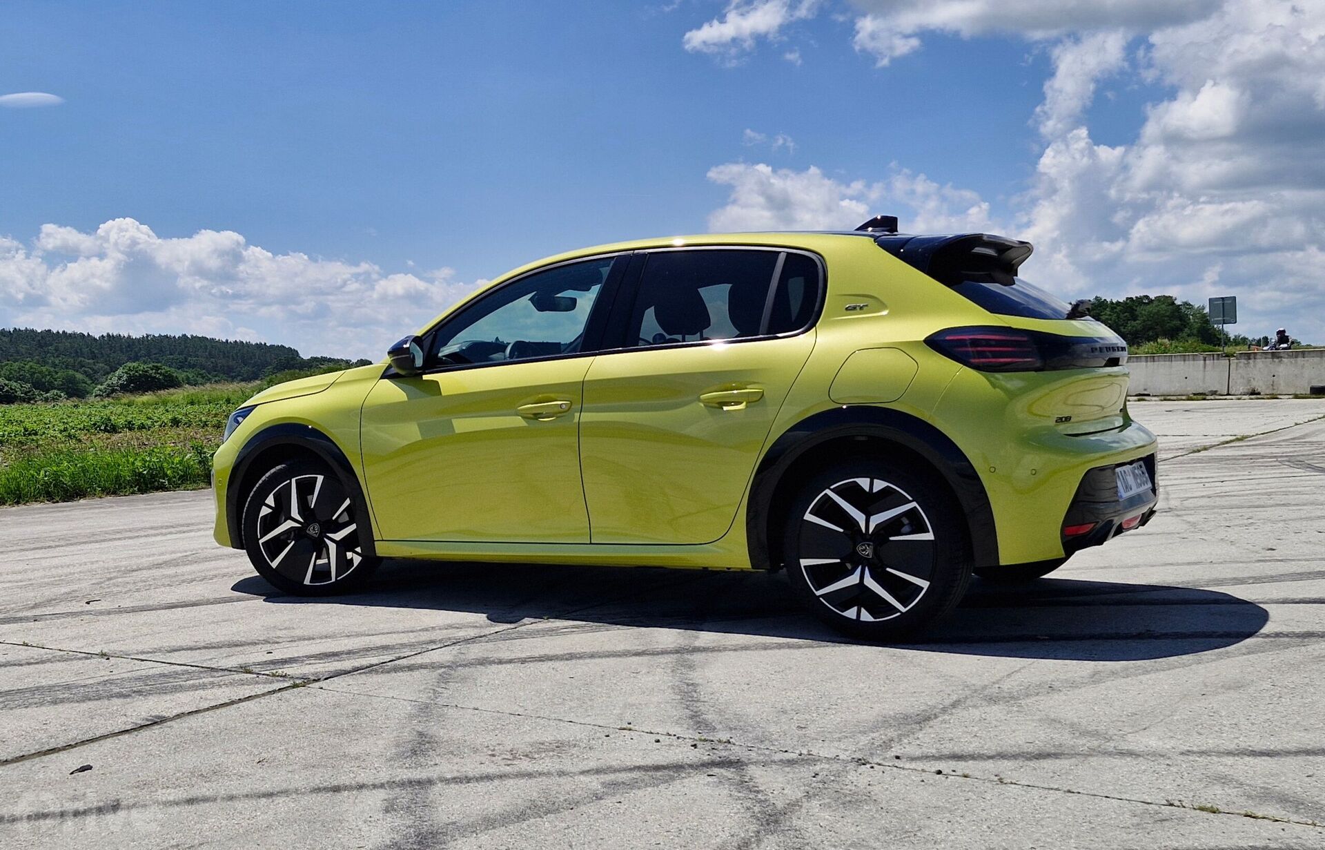 Peugeot 208 GT Hybrid 136