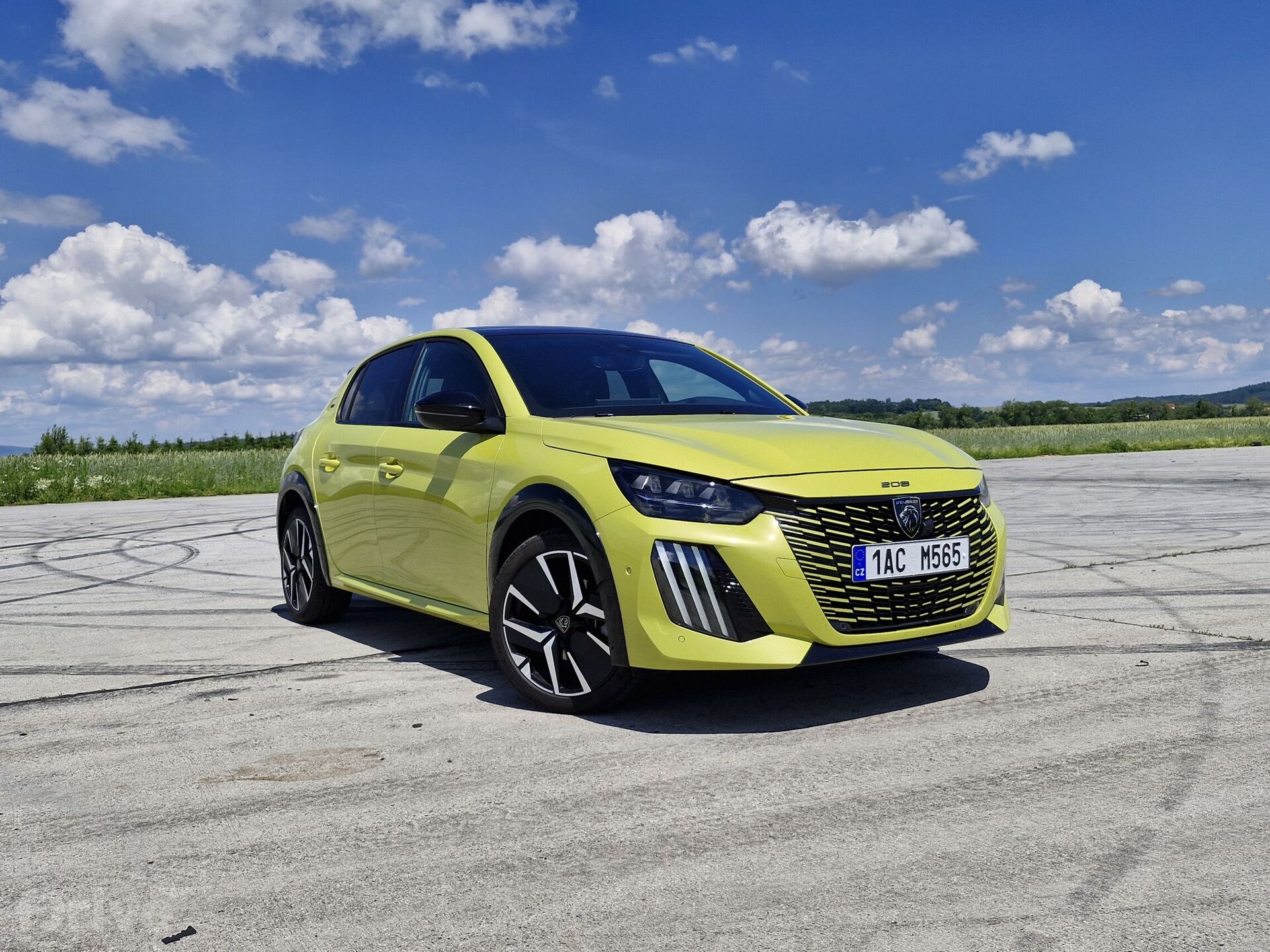 Peugeot 208 GT Hybrid 136