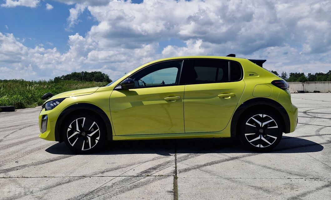 Peugeot 208 GT Hybrid 136