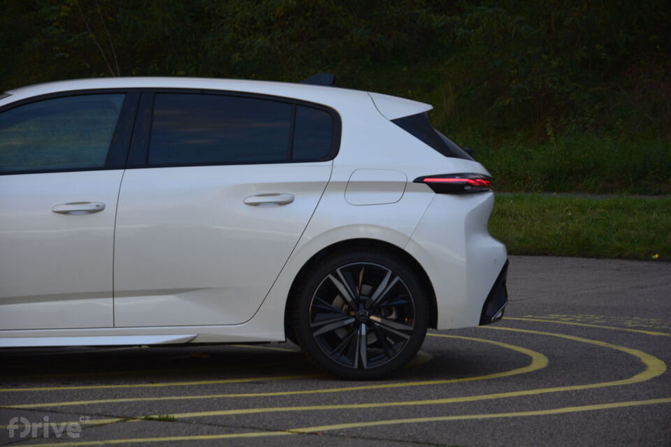 Peugeot 308 Hybrid 225