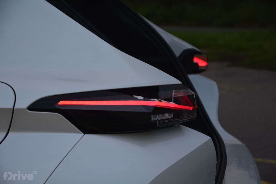 Peugeot 308 Hybrid 225