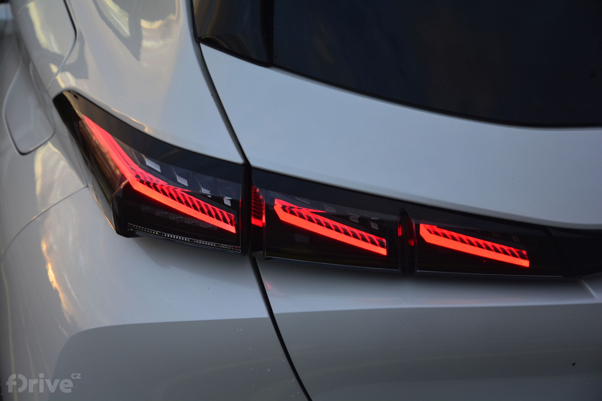 Peugeot 308 Hybrid 225