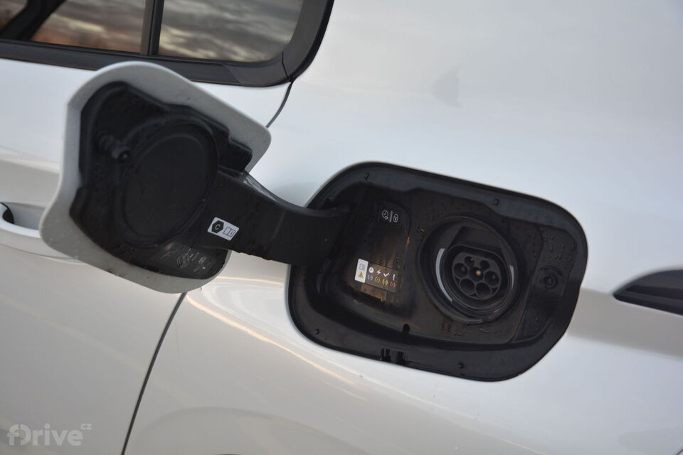 Peugeot 308 Hybrid 225