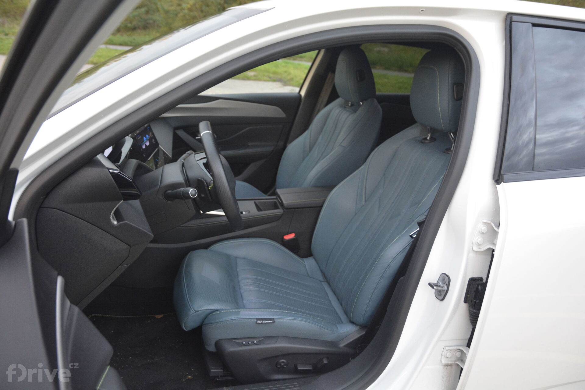 Peugeot 308 Hybrid 225