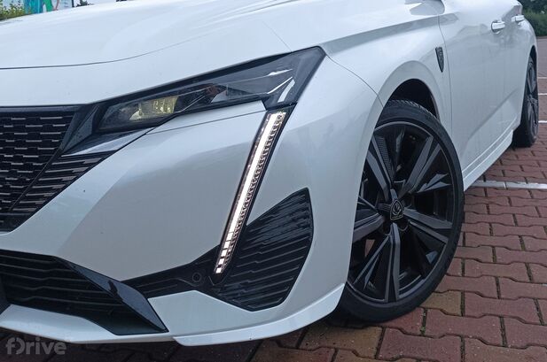 Peugeot 308 Hybrid 225 GT (2022)