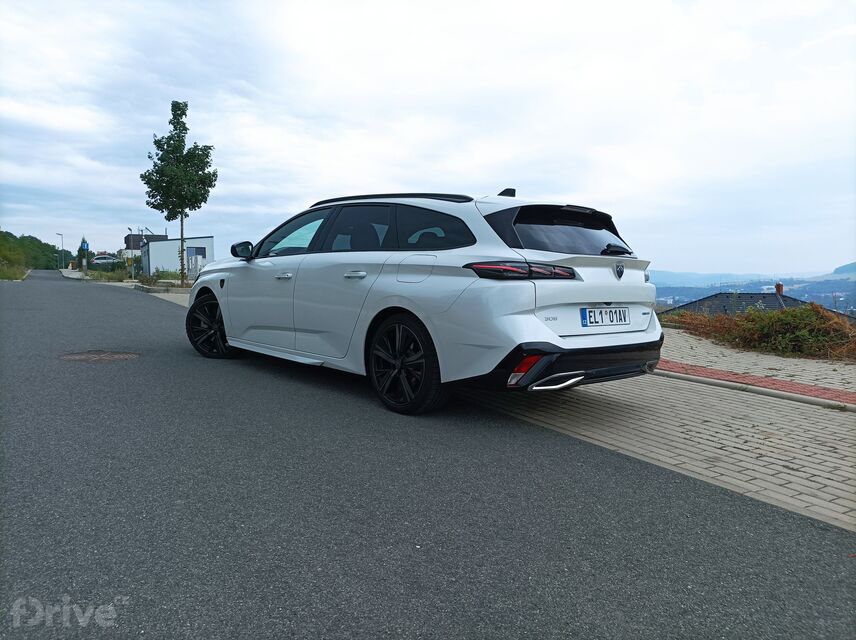 Peugeot 308 SW Hybrid 225 (2022)