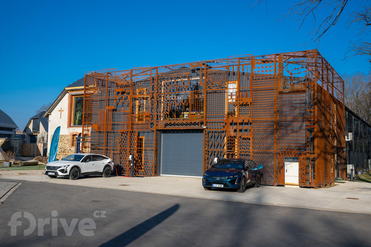 Peugeot 408 a jeho česká premiéra