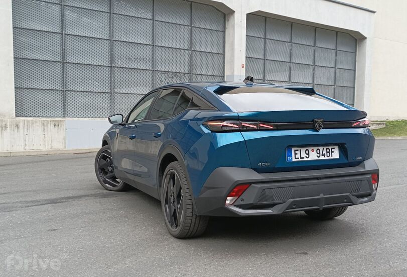 Peugeot 408 Hybrid 225 GT