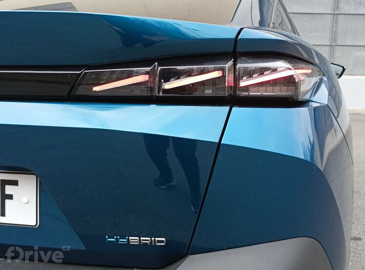 Peugeot 408 Hybrid 225 GT