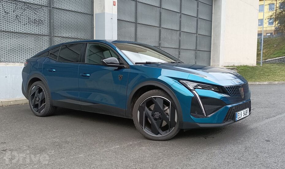 Peugeot 408 Hybrid 225 GT