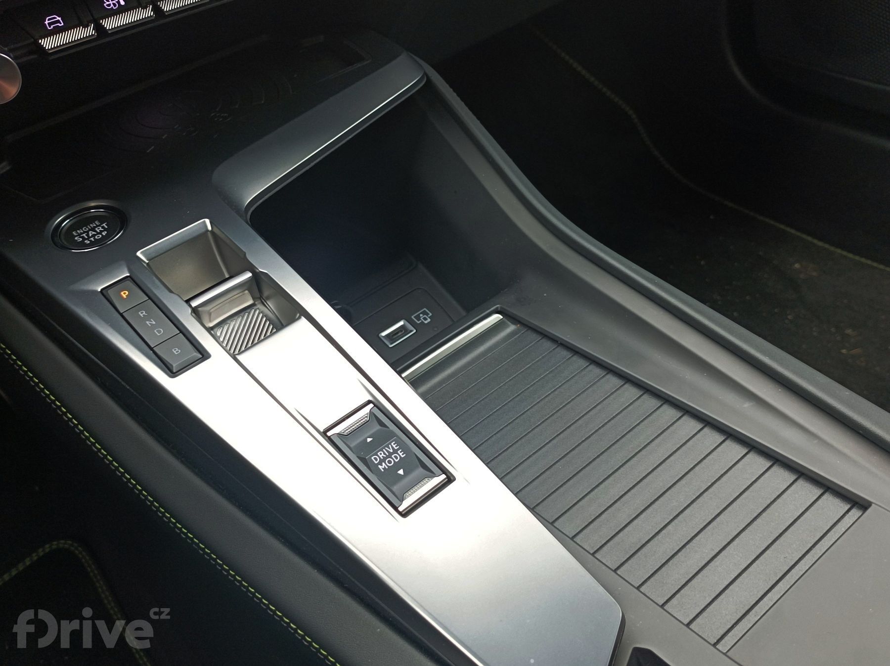 Peugeot 408 Hybrid 225 GT