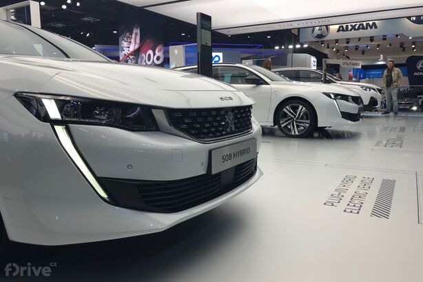 Peugeot 508 a 3008 HYBRID