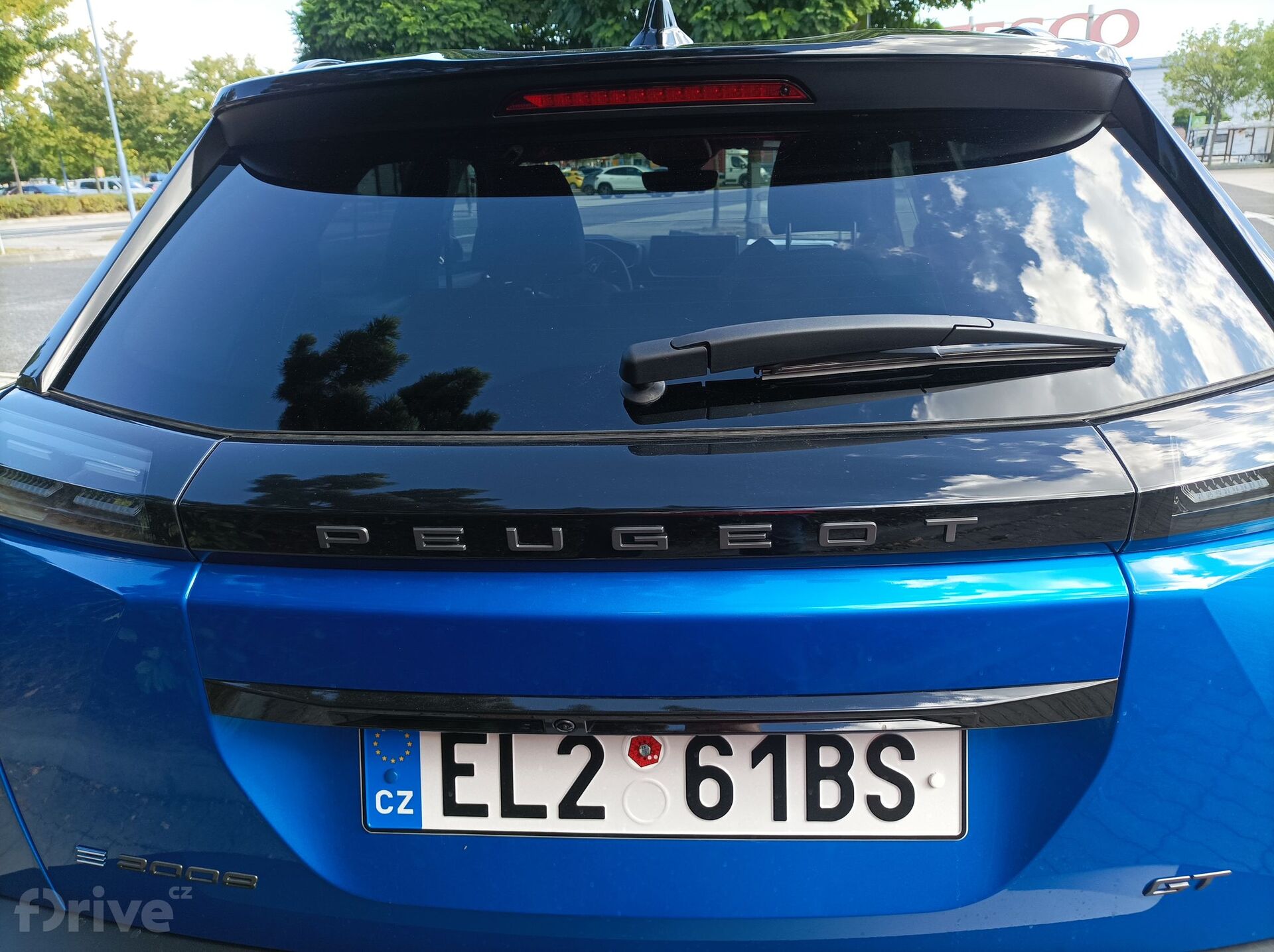 Peugeot e-2008 (2023)