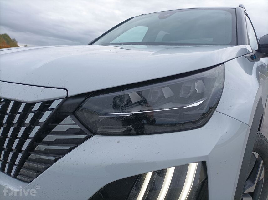 Peugeot e-2008 (2023)