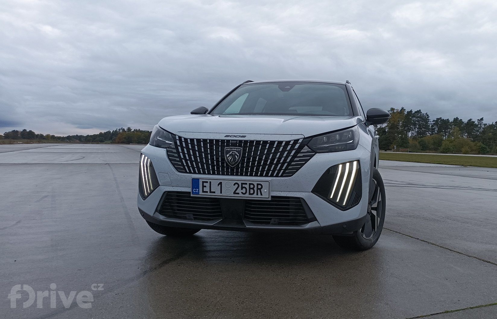 Peugeot e-2008 (2023)