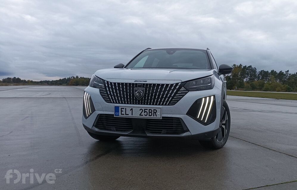 Peugeot e-2008 (2023)