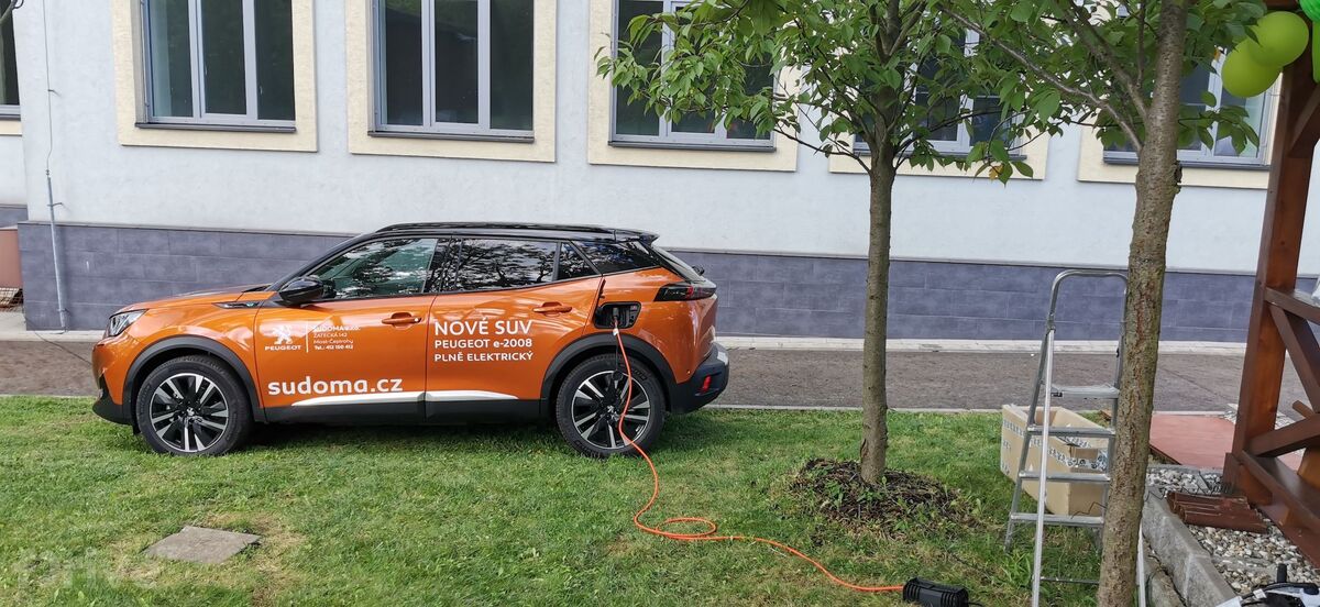 Peugeot e-2008