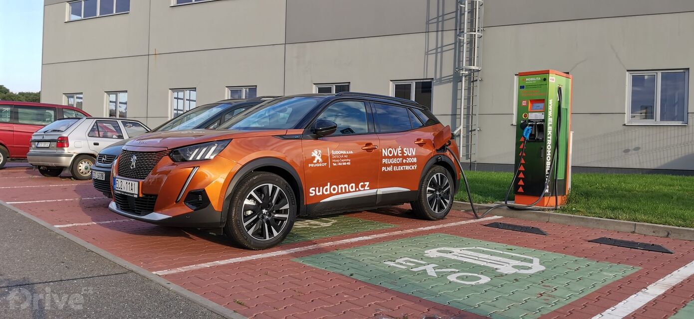 Peugeot e-2008