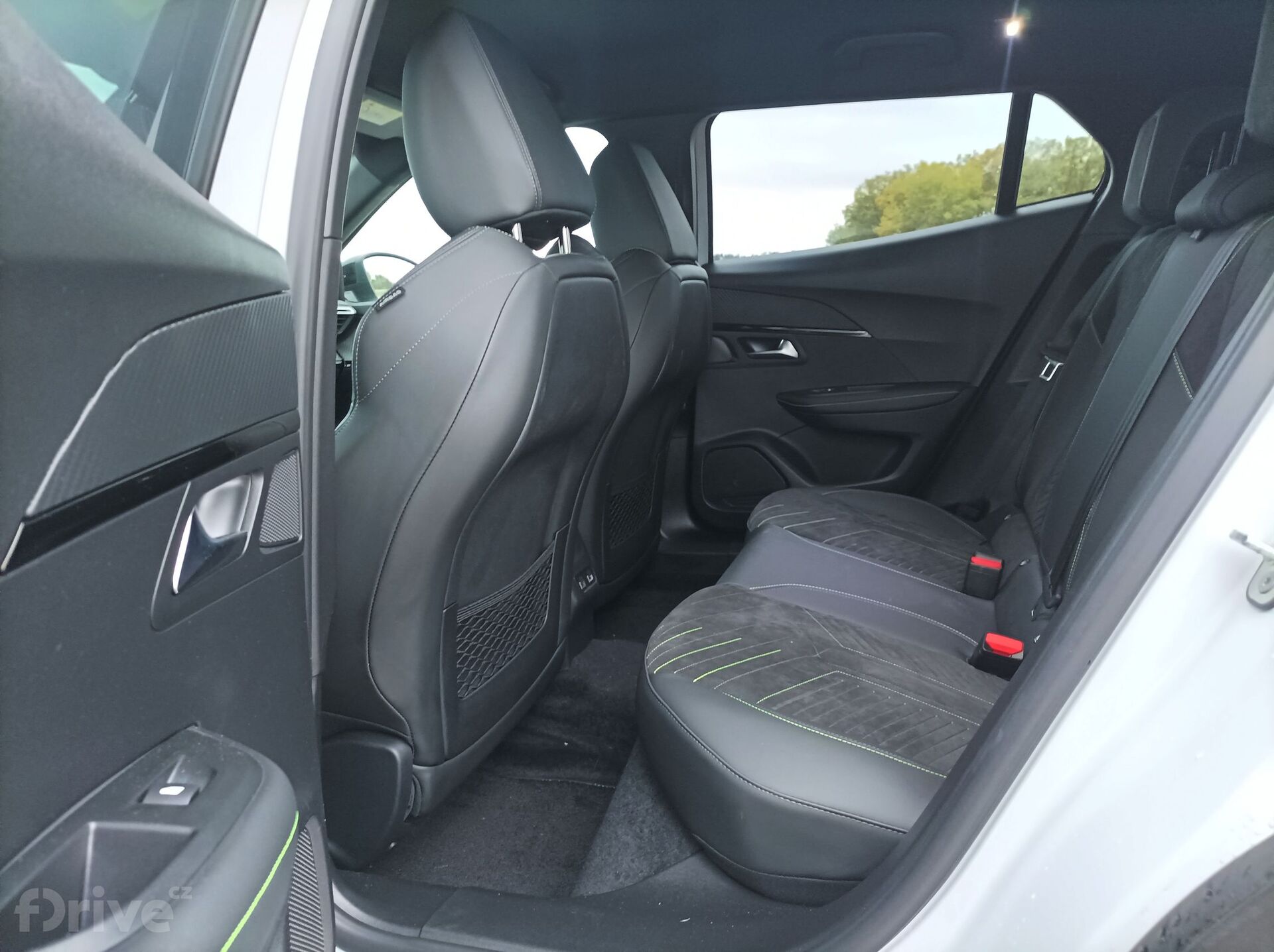 Peugeot e-2008 facelift (2023)