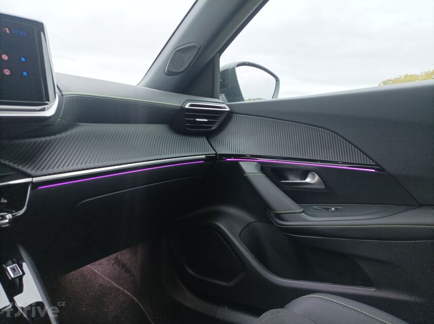 Peugeot e-2008 facelift (2023)