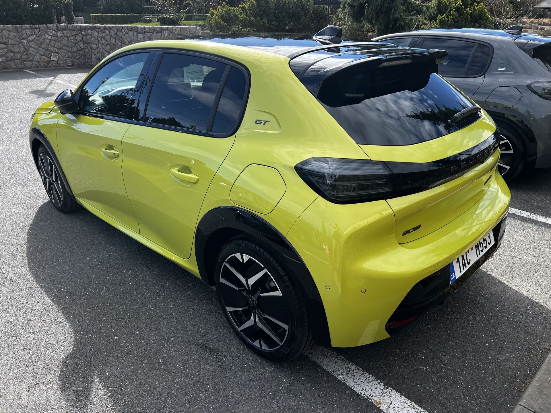 Peugeot e-2008 facelift (2023)