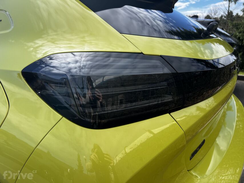 Peugeot e-2008 facelift (2023)