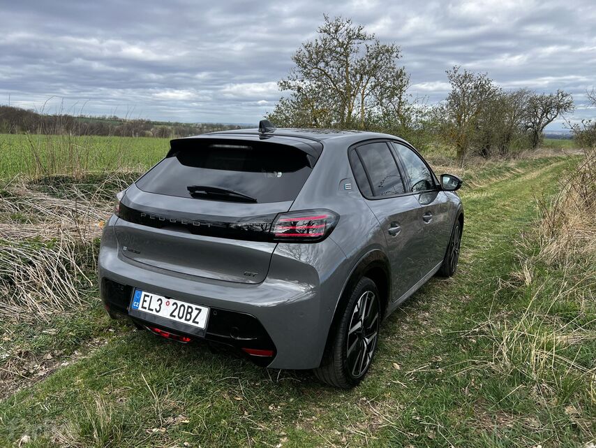 Peugeot e-2008 facelift (2023)