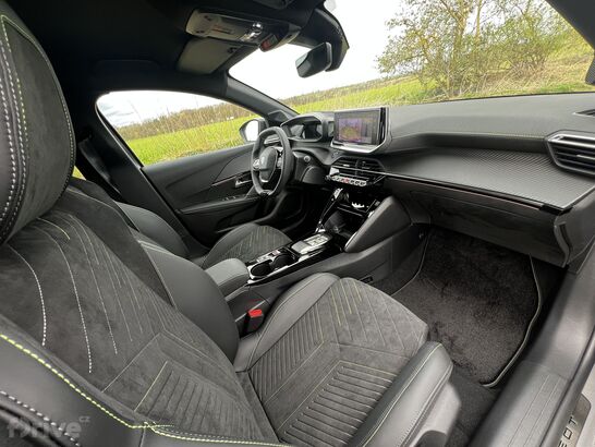 Peugeot e-2008 facelift (2023)