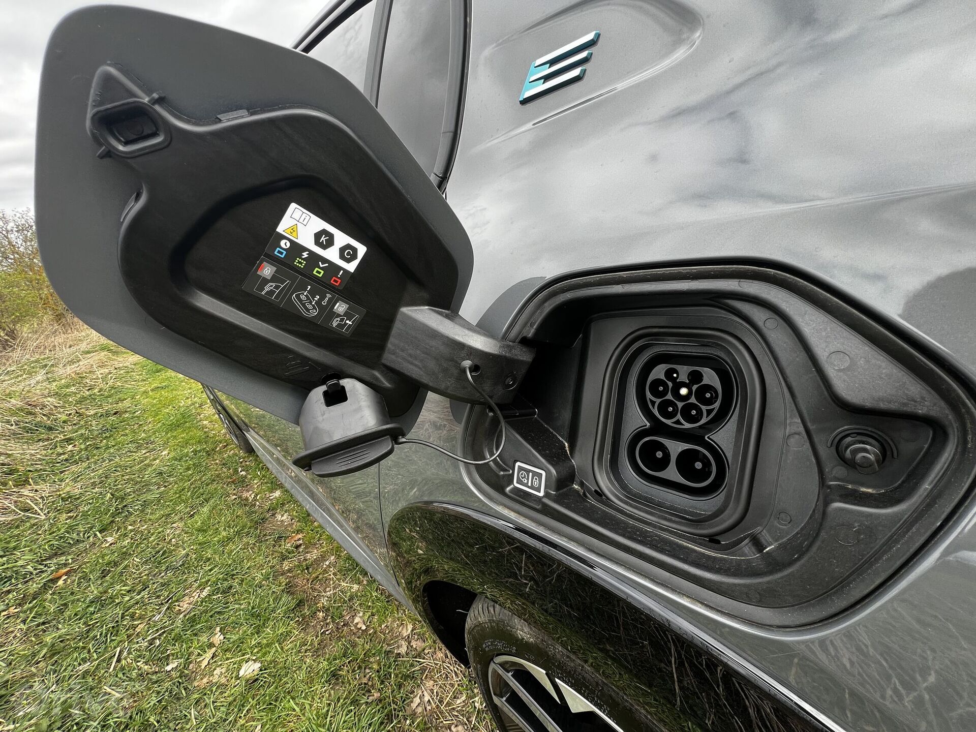 Peugeot e-2008 facelift (2023)