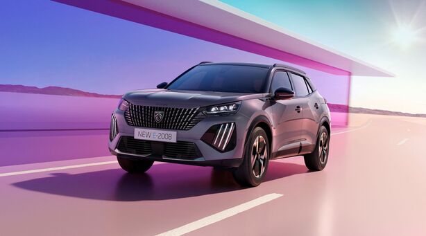 Peugeot e-2008 se ukáže na výstavě e-Salon 2023