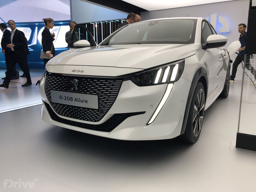 Peugeot e-208