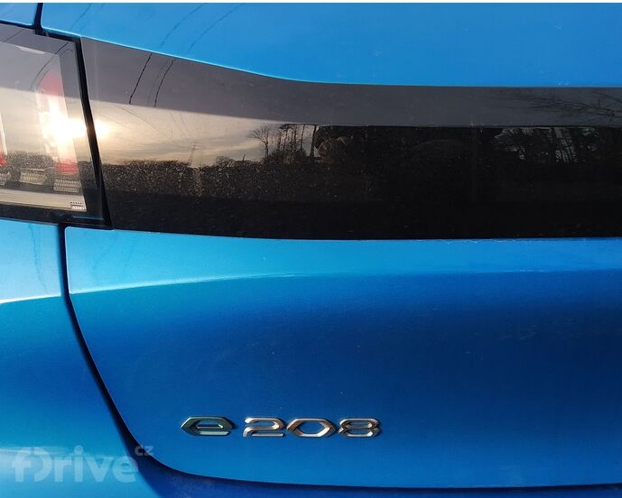 Peugeot e-208