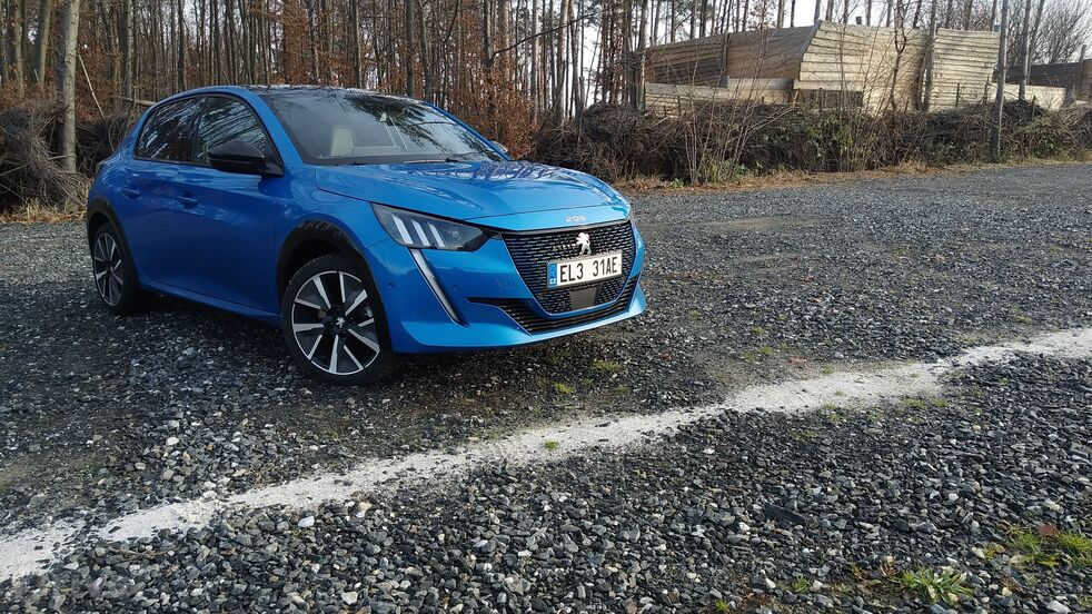 Peugeot e-208