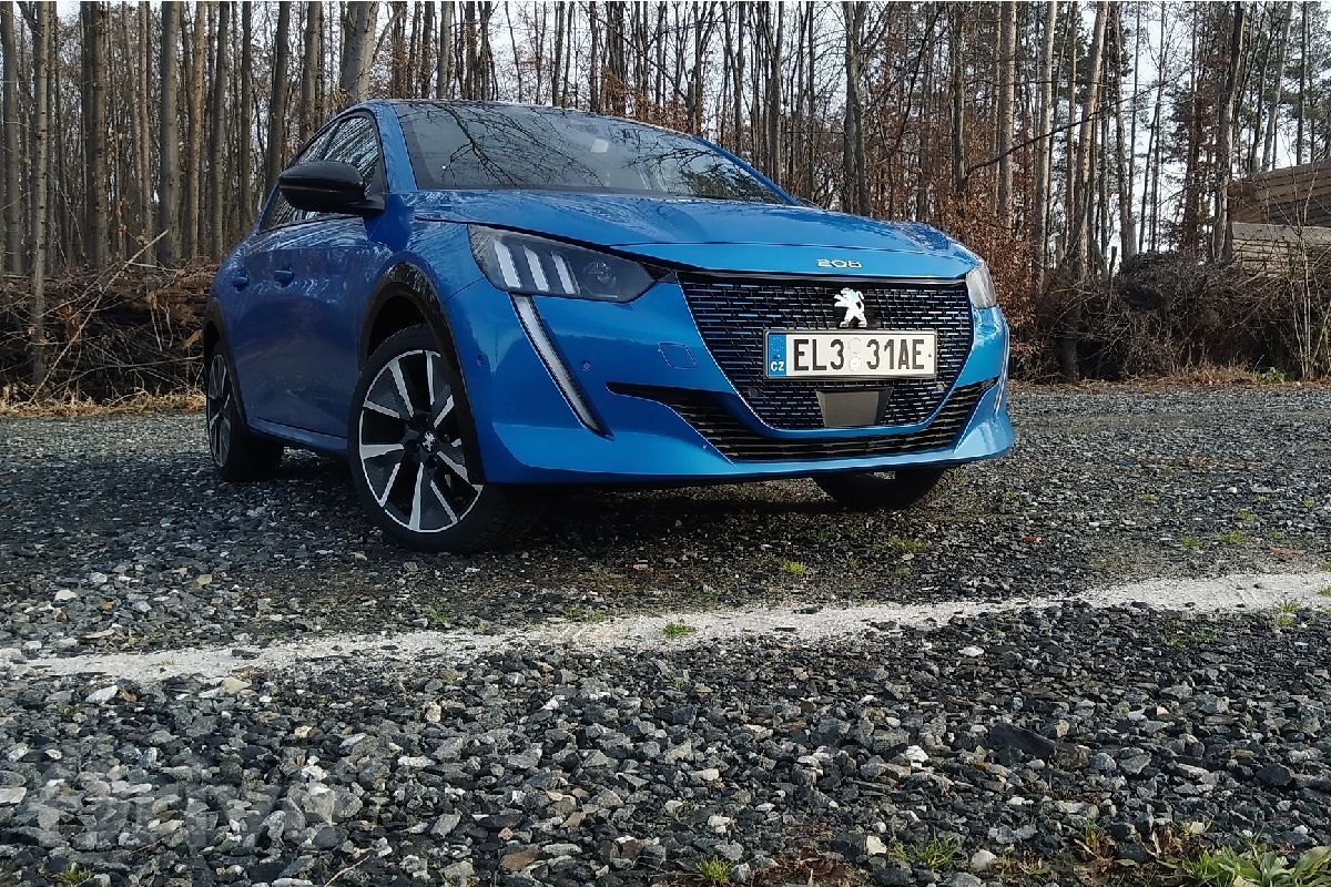 Peugeot e-208