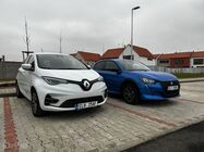 Peugeot e-208 vs Renault Zoe