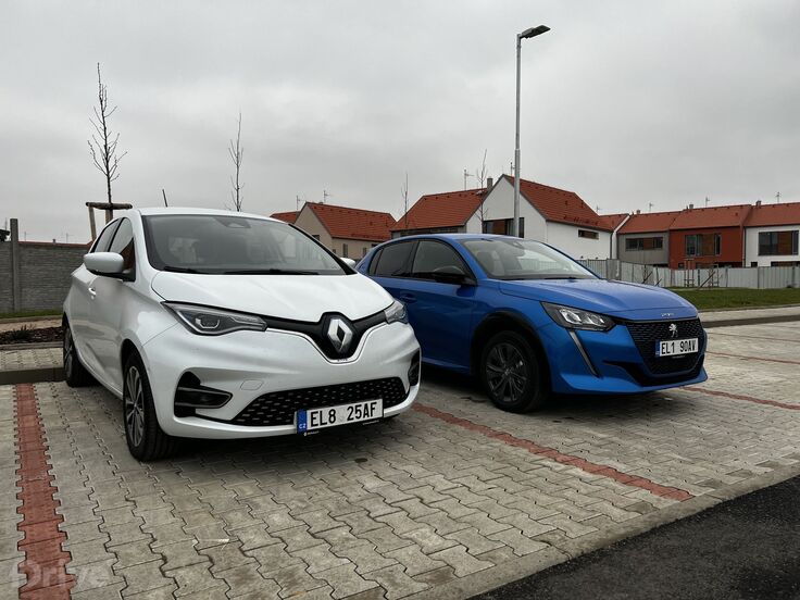 Peugeot e-208 vs Renault Zoe