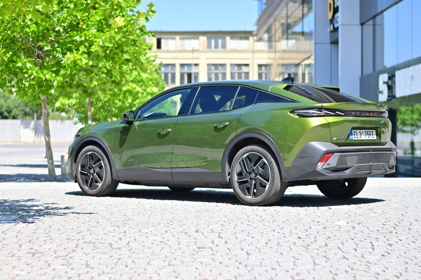 Peugeot E-408 facelift (2026)