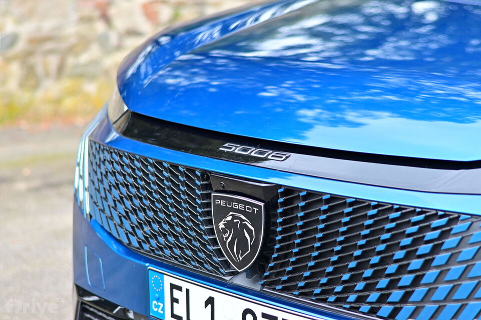 Peugeot e-5008